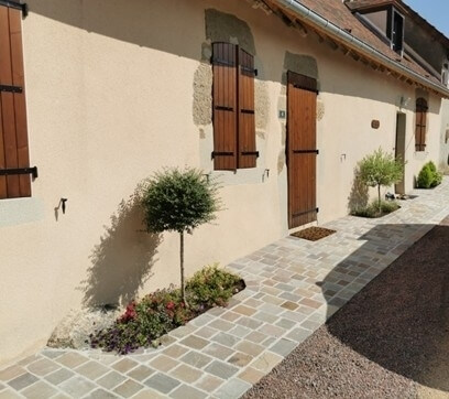 Cr�ation Entr�e de maison en pavage gres metissay - Allier