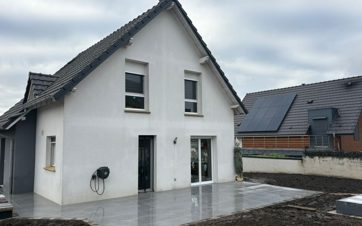 R�alisation Terrasse et plage piscine en ceramique, Marche palliere et pavage � Gundershoffen con�ue le 11/12/2025