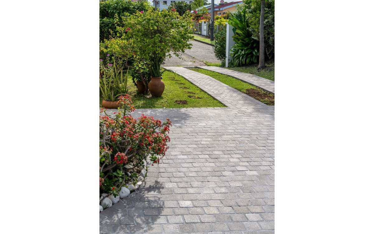 R�alisation Entr�e de maison en Pav� la couture� - Martinique