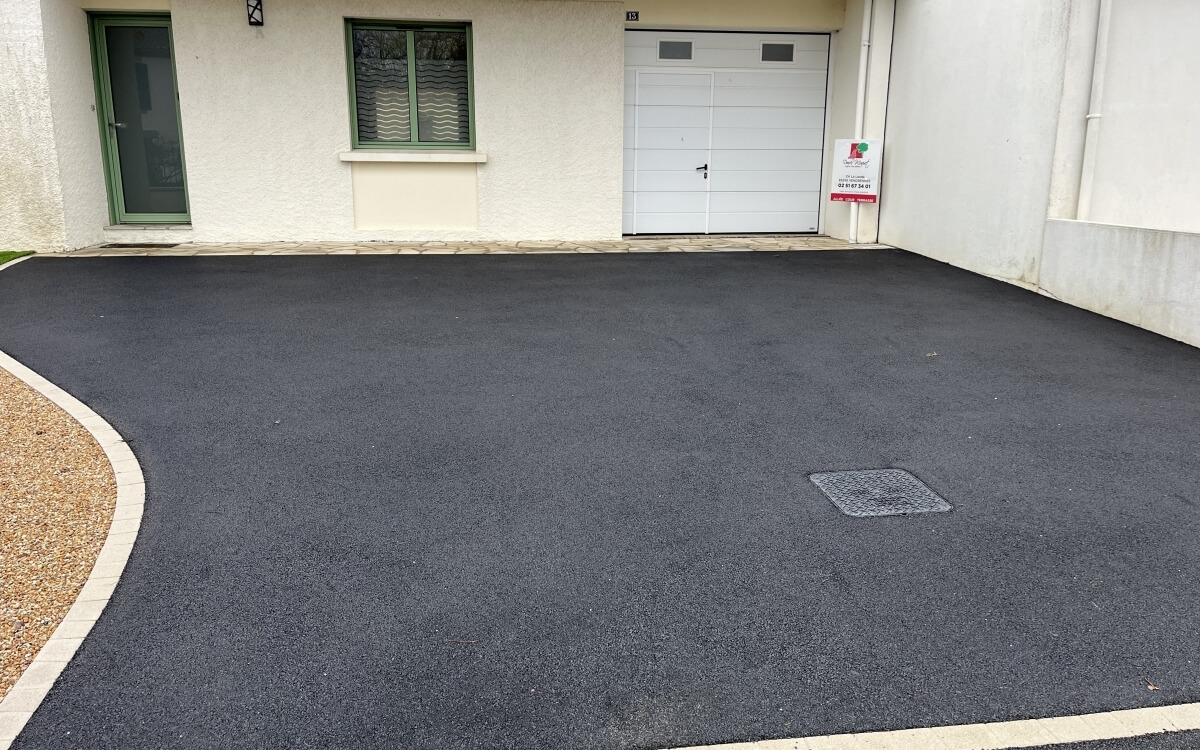 Cr�ation Entr�e de maison en Dm green�, gravillonnage et enrob� � chaud � Beaurepaire