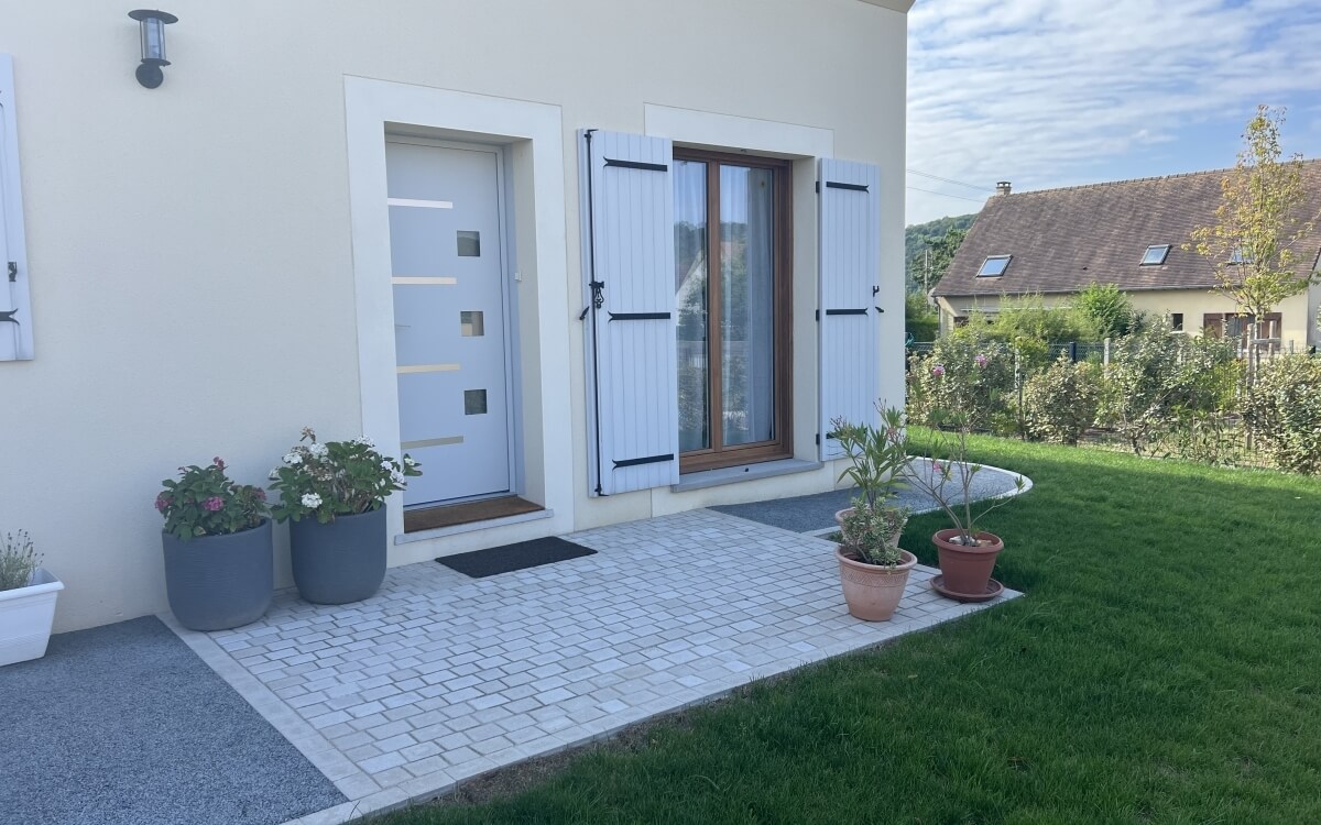 R�alisation Entr�e de maison en pavage et Min�ralstar � � Bennecourt cr��e le 03/02/2025