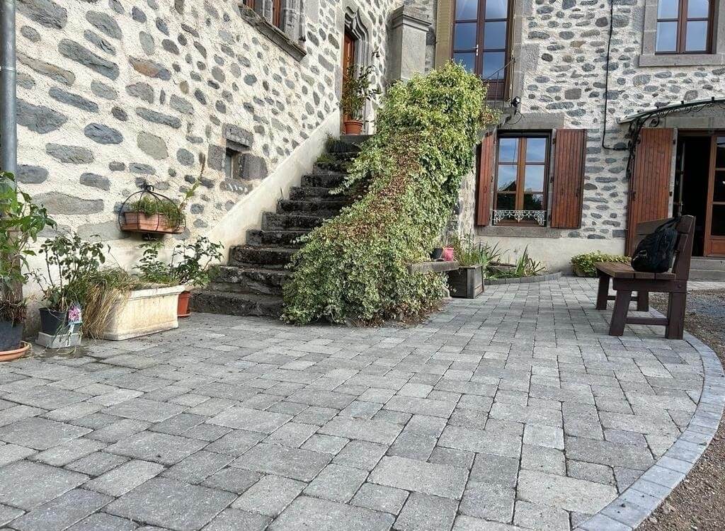 Conception Entr�e de maison en dallage multiformat - Lot et Garonne