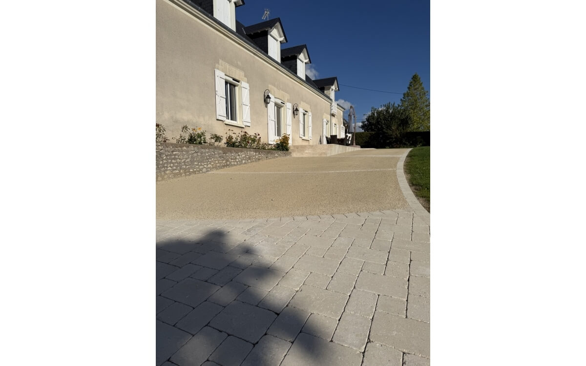 Conception Entr�e de maison en Min�ralstar � � Civray en touraine r�alis�e le 12/05/2026