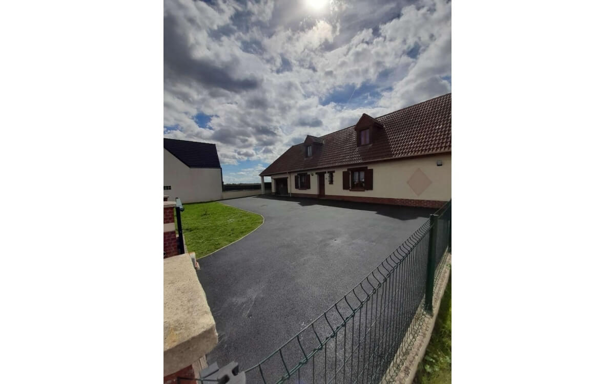 Conception Entr�e de maison en enrob� � chaud et Pav� la couture� � MAUBEUGE r�alis�e le 15/01/2026