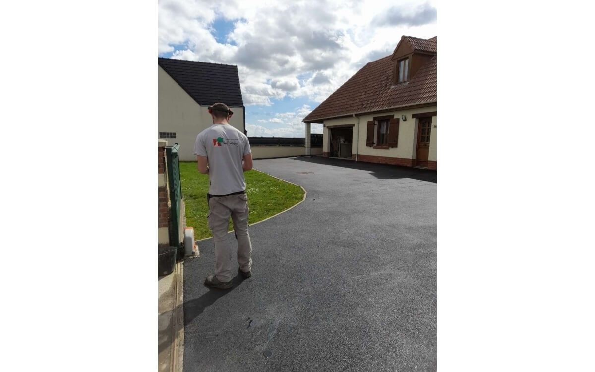 Conception Entr�e de maison en enrob� � chaud et Pav� la couture� � MAUBEUGE r�alis�e le 15/01/2026