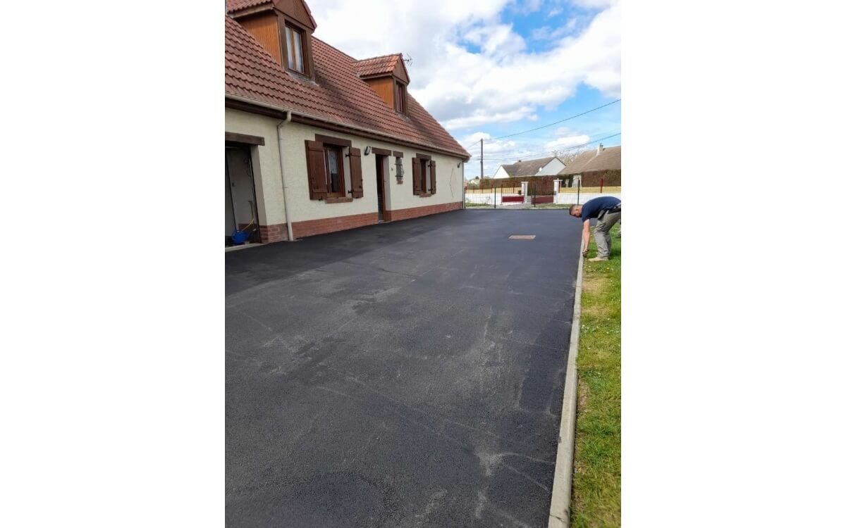Conception Entr�e de maison en enrob� � chaud et Pav� la couture� � MAUBEUGE r�alis�e le 15/01/2026