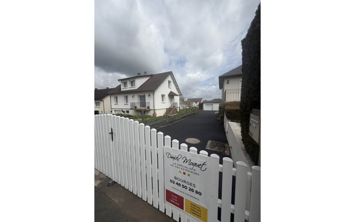 Cr�ation Entr�e de maison en enrob� � chaud � La chapelle saint Ursin  con�ue le 02/04/2026