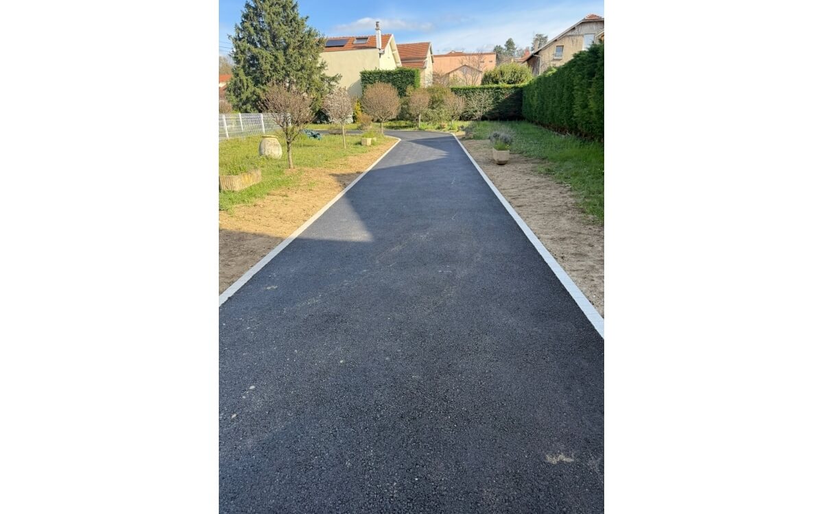 Conception Entr�e de maison en enrob� � chaud � valence r�alis�e le 13/04/2026
