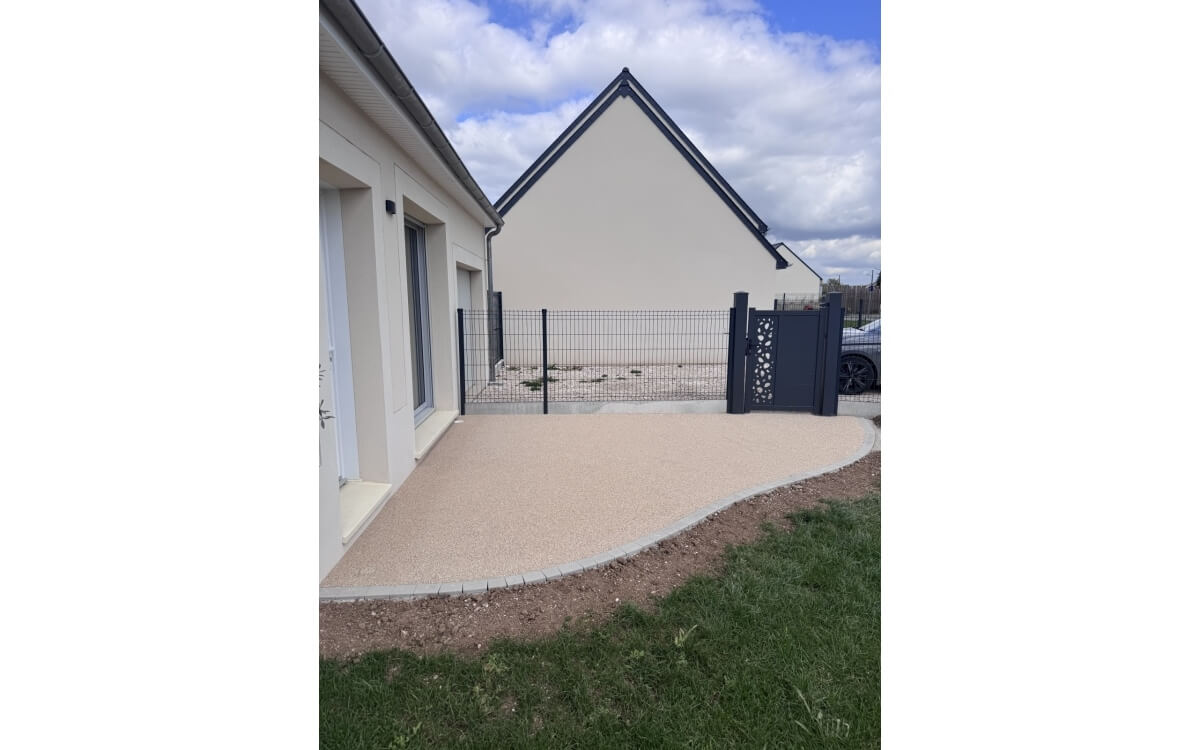 Cr�ation Entr�e de maison en Min�ralstar � et Pav� la couture� � Prunay le gillon 