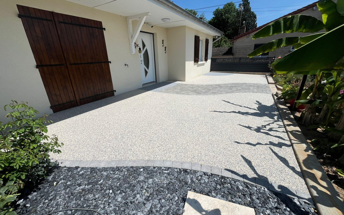 Conception Entr�e de maison en Hydrostar� et pavage r�alis�e le 22/05/2026