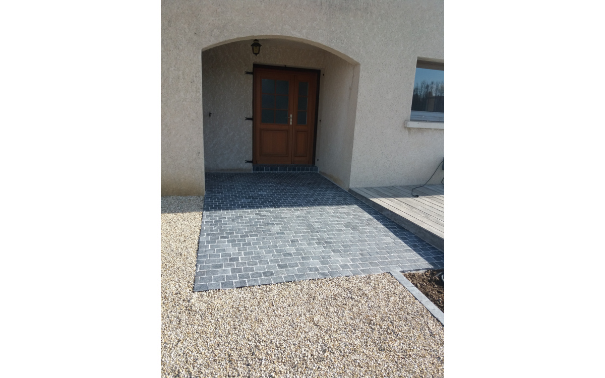 Ralisation Entre de maison en Pavage - Entreprise Chappot  Chuzelles conue le 24/08/2018