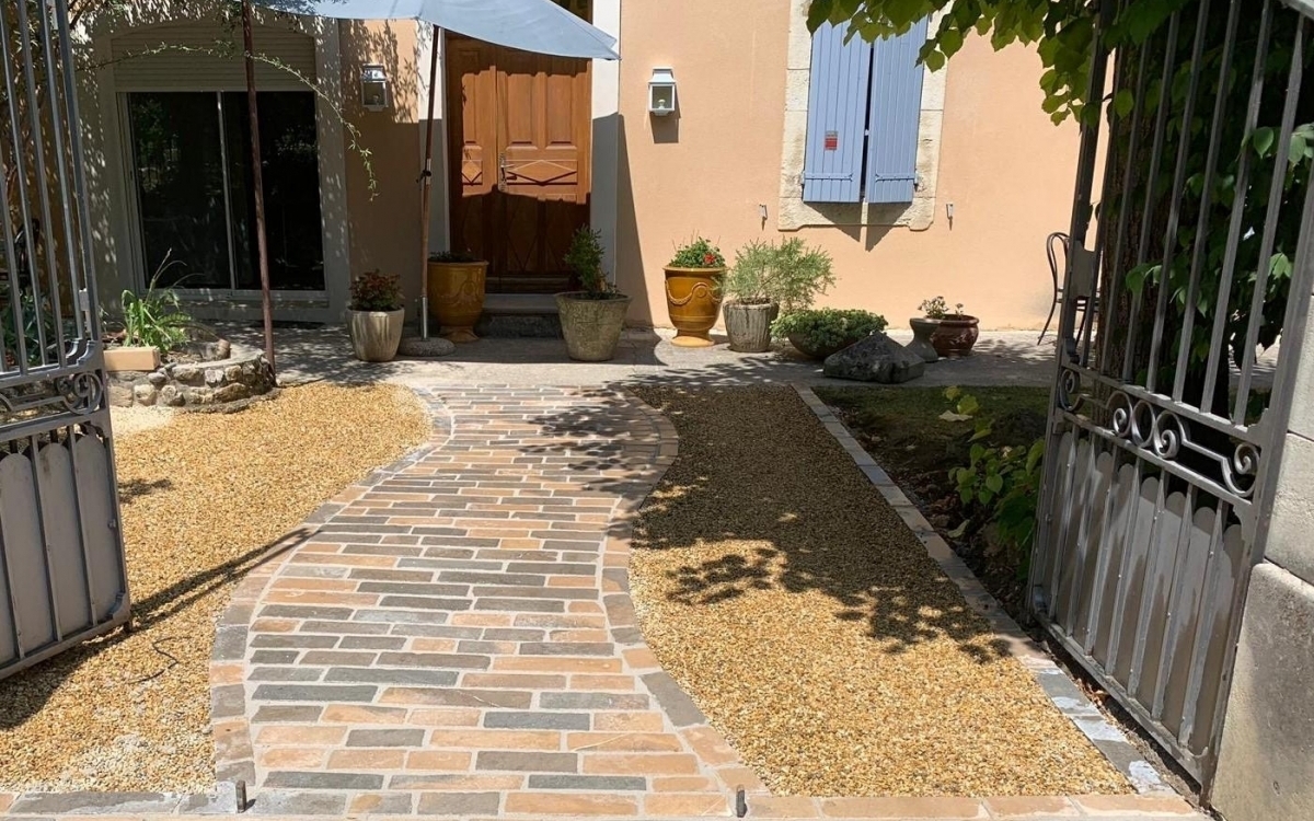 Ralisation Entre de maison en Alvostar et Pavage - Vaucluse conue le 13/05/2020