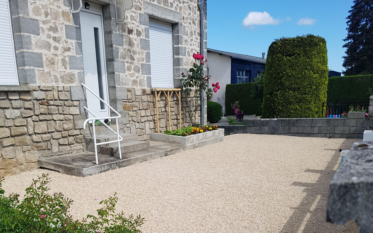 Ralisation Entre de maison en Alvostar - Cantal conue le 07/07/2020