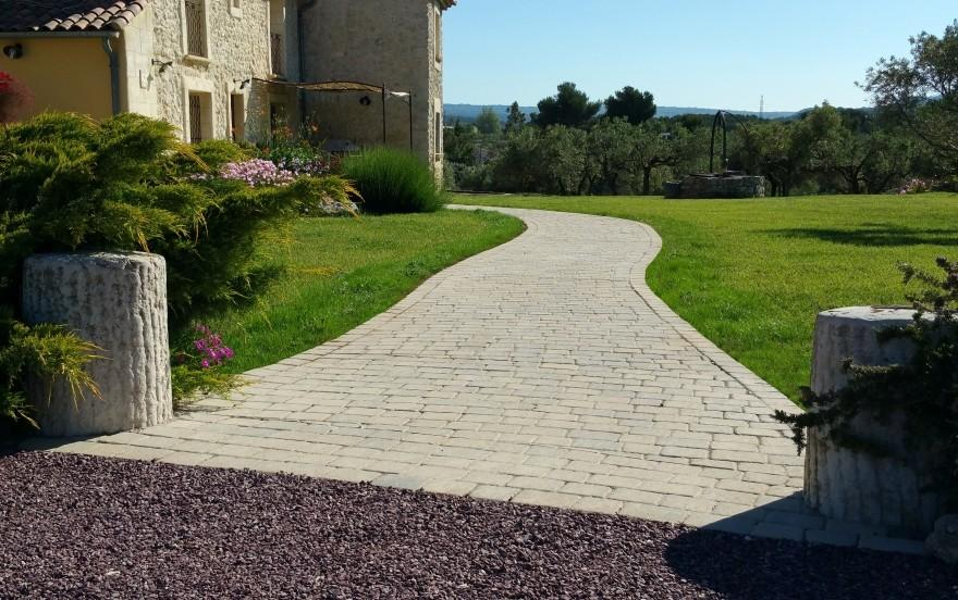 Ralisation Entre de maison en pavage  Velaux 