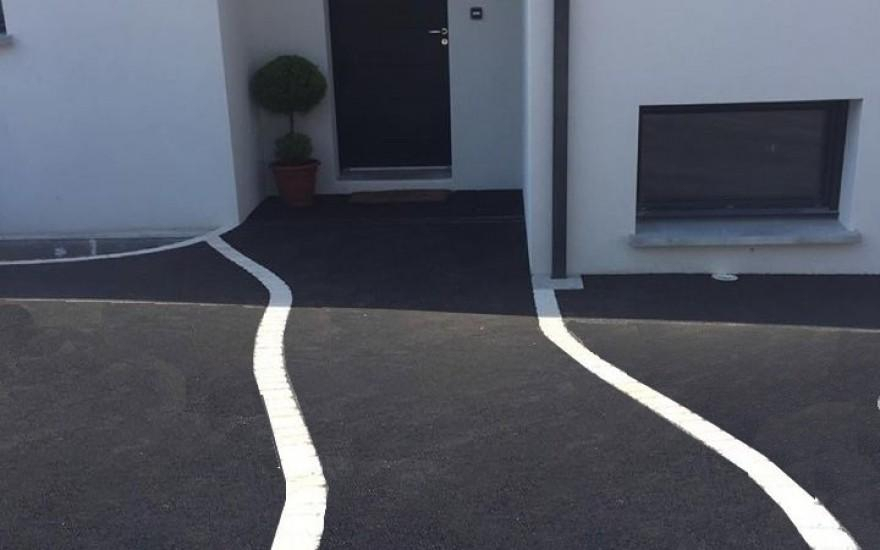 Cration Entre de maison en enrob noir  chaud  La Buisse