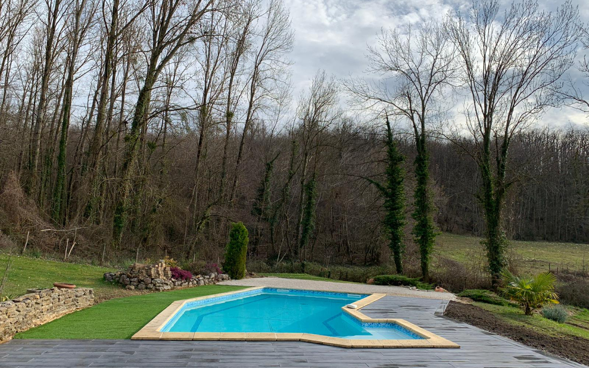 Ralisation Plage de piscine en Boib et Dm green  Le Chalon conue le 01/04/2020