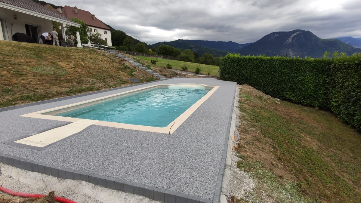 Ralisation Plage de piscine en Hydrostar  THYEZ conue le 17/07/2020