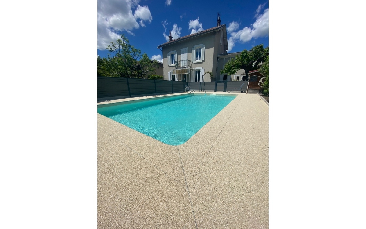 Ralisation Plage de piscine en Hydrostar  VOIRON conue le 25/05/2021