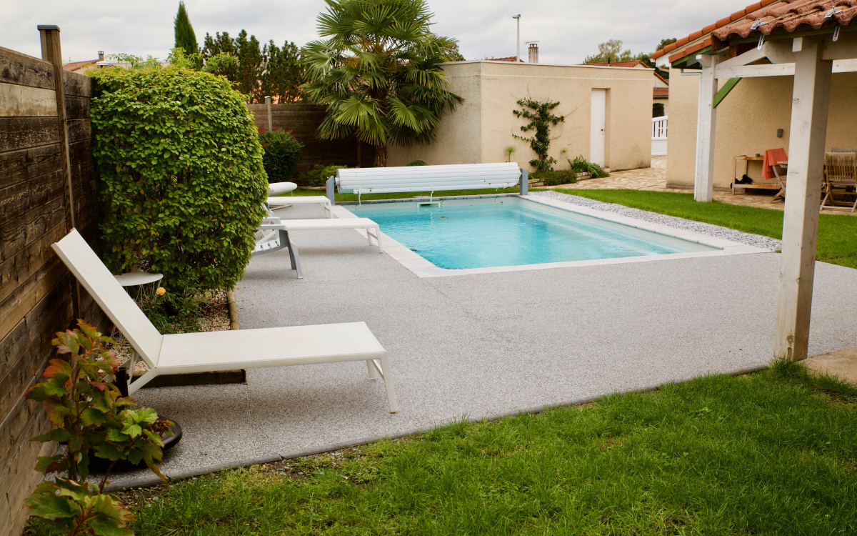 Cration Plage de piscine en Hydrostar  MUR SUR ALLIER ralise le 16/11/2021