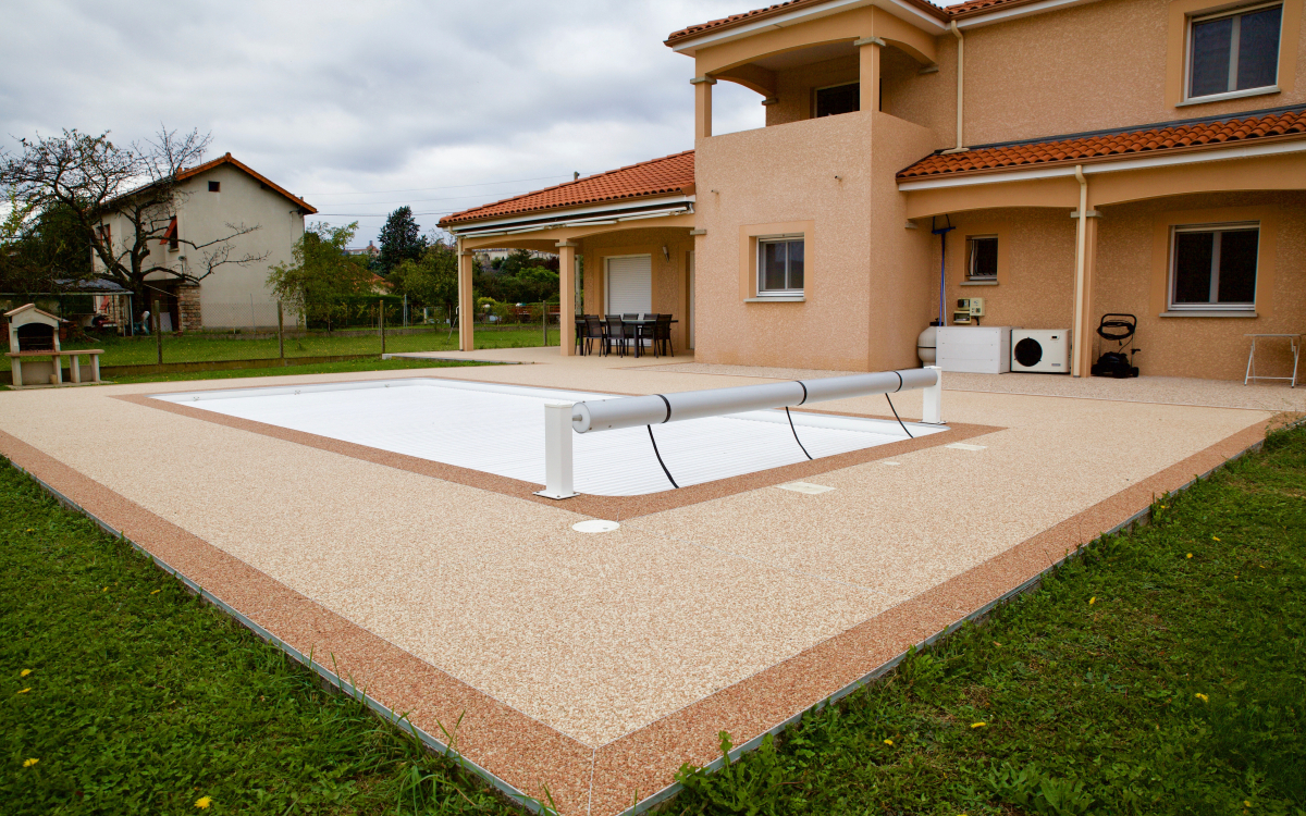 Cration Plage de piscine en Hydrostar  MUR SUR ALLIER conue le 15/11/2021