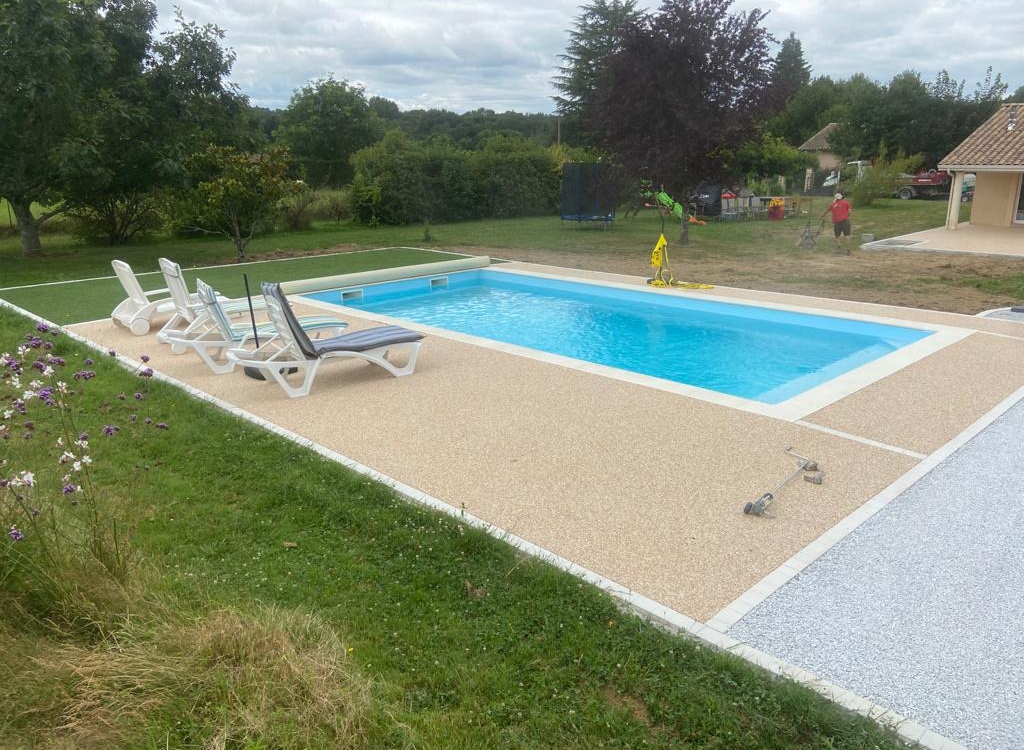 Ralisation Plage de piscine en Alvostar, Dm green et Hydrostar - Gironde conue le 17/11/2021