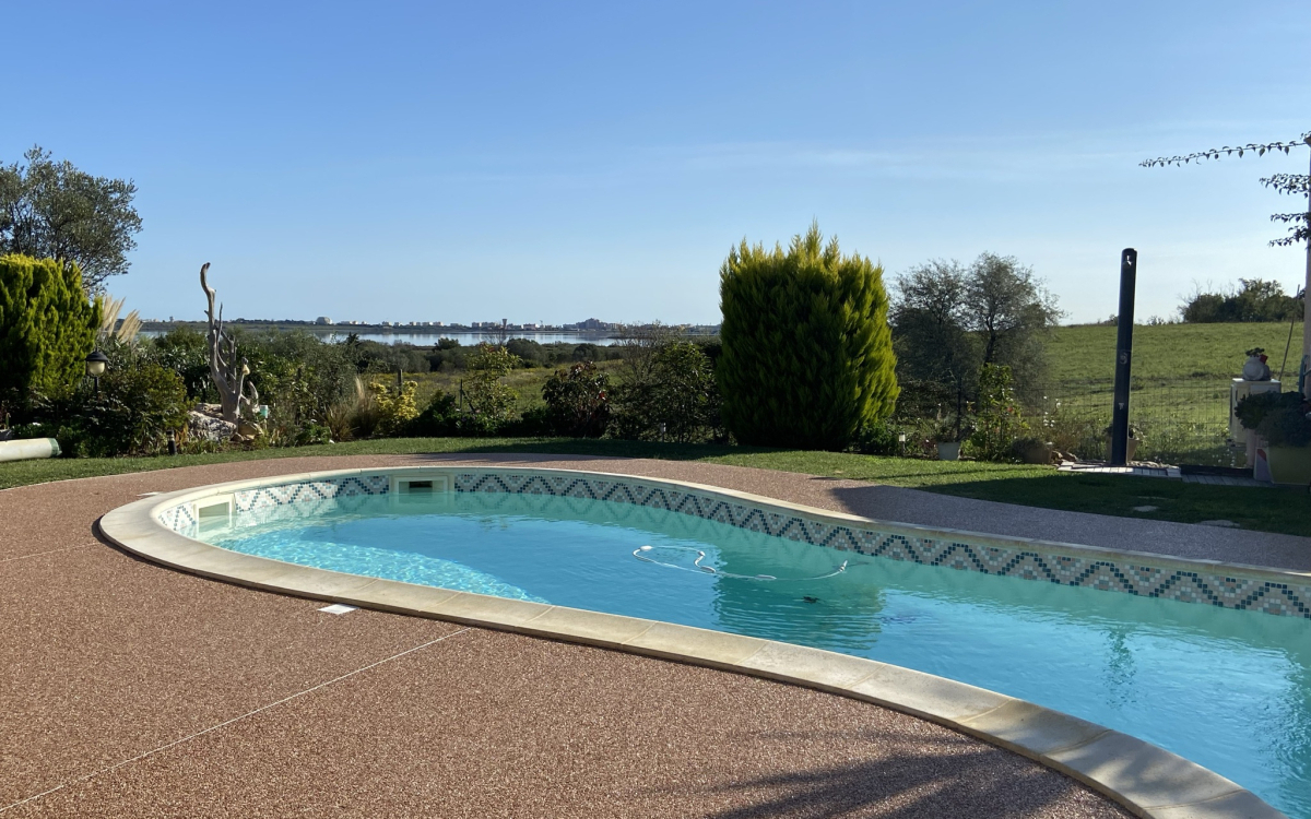 Ralisation Plage de piscine en Hydrostar  Saint-Nazaire cre le 20/06/2022