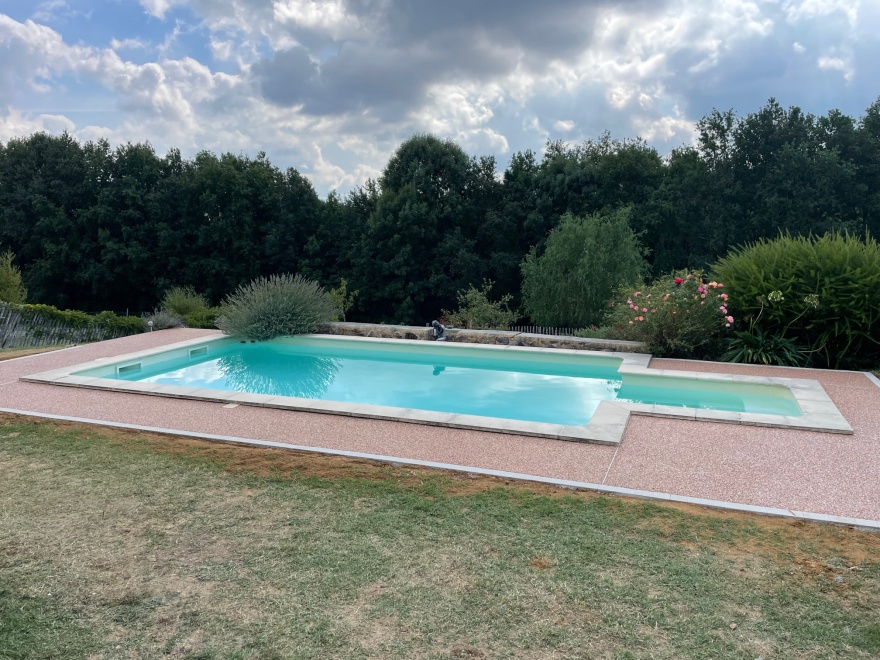 Cration Plage de piscine en Hydrostar - Dordogne ralise le 16/06/2022