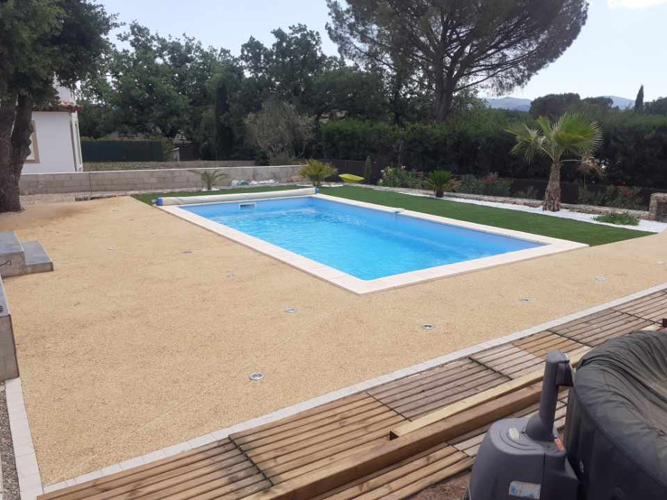 Cration Plage de piscine en Dm green, Minralstar  et Pav la couture - Var conue le 17/10/2022