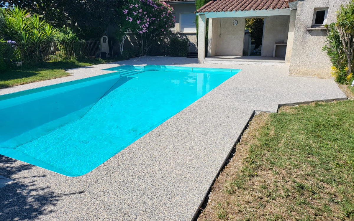 Cration Plage de piscine en Hydrostar - Drme ralise le 03/03/2023