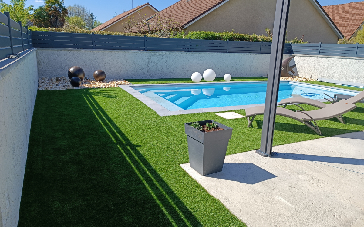 Ralisation Plage de piscine en Dm green conue le 17/04/2023