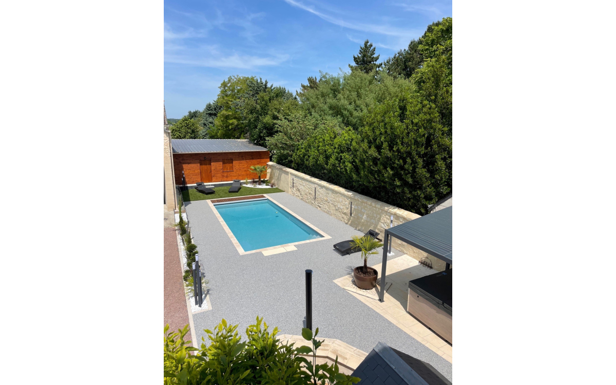 Ralisation Plage de piscine en Dm green et Hydrostar  Restign conue le 19/06/2023