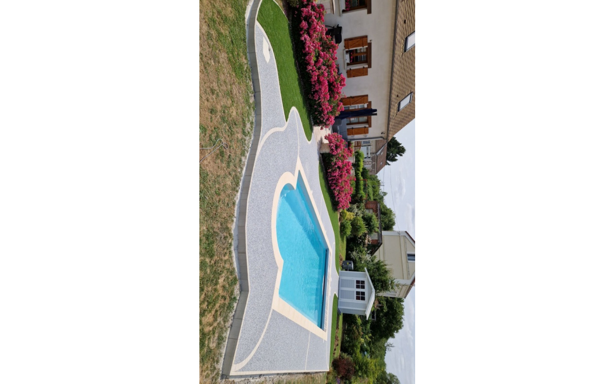 Cration Plage de piscine en Dm green, Hydrostar et Pav la couture  VILLERS SUR COUDUN conue le 19/06/2023