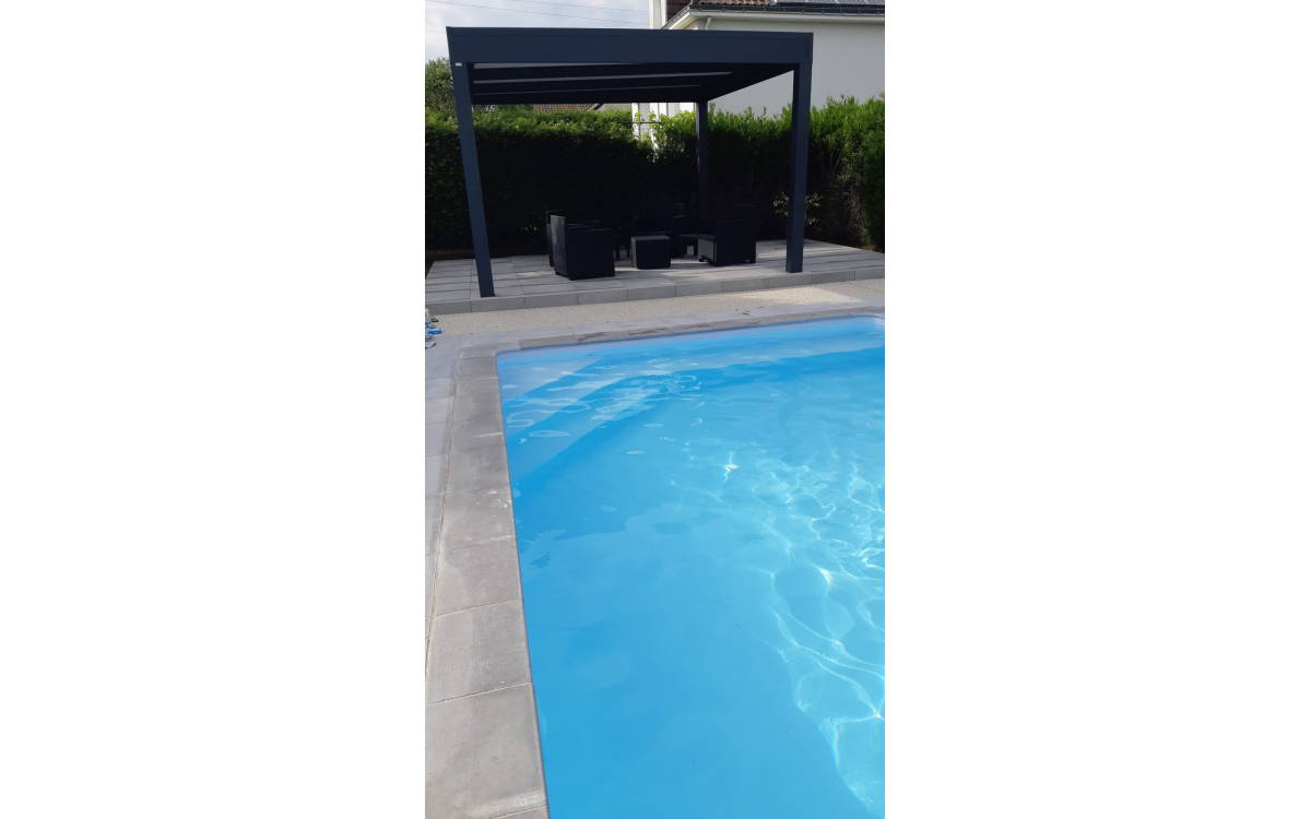 Conception Plage de piscine en grs crame, Hydrostar et terrasse sur plots  CHOLET ralise le 15/06/2023