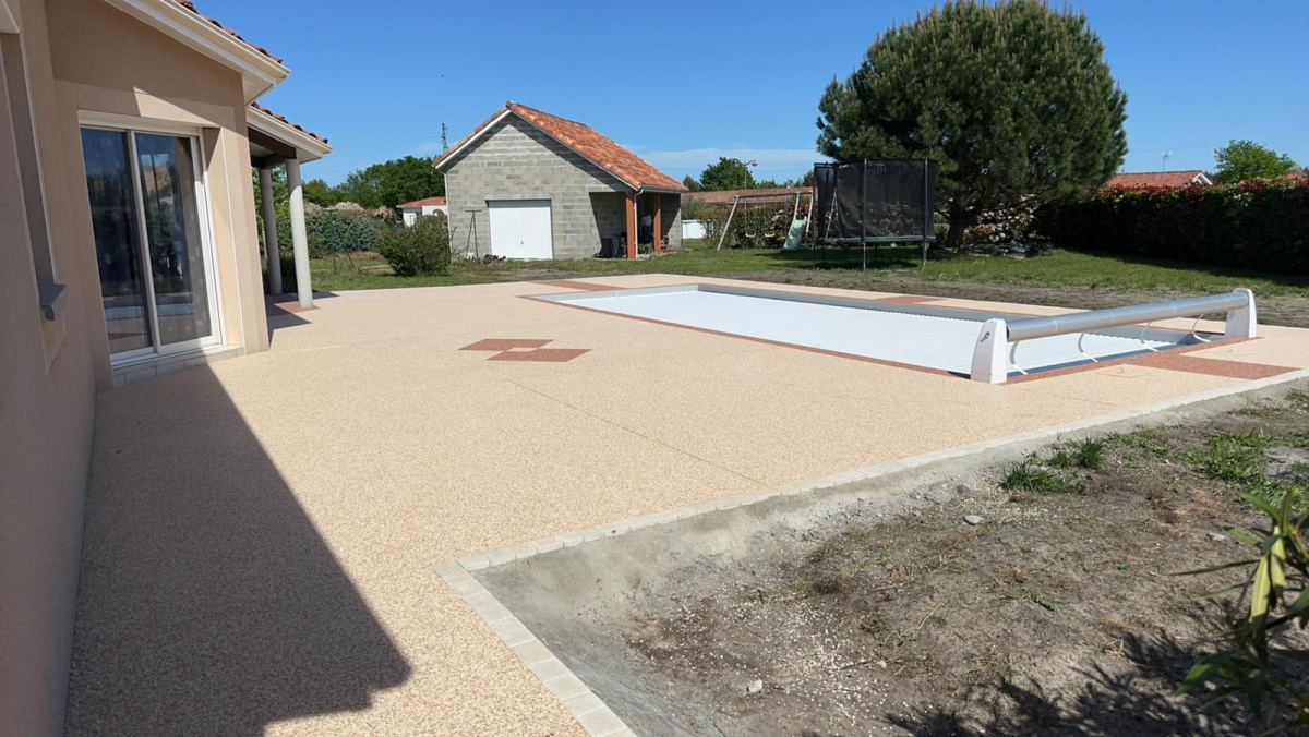 Cration Plage de piscine en Hydrostar - Landes conue le 17/11/2023