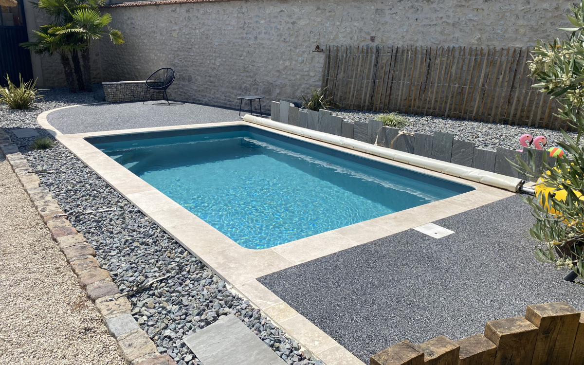 Ralisation Plage de piscine en Hydrostar  Chartres  cre le 09/10/2023