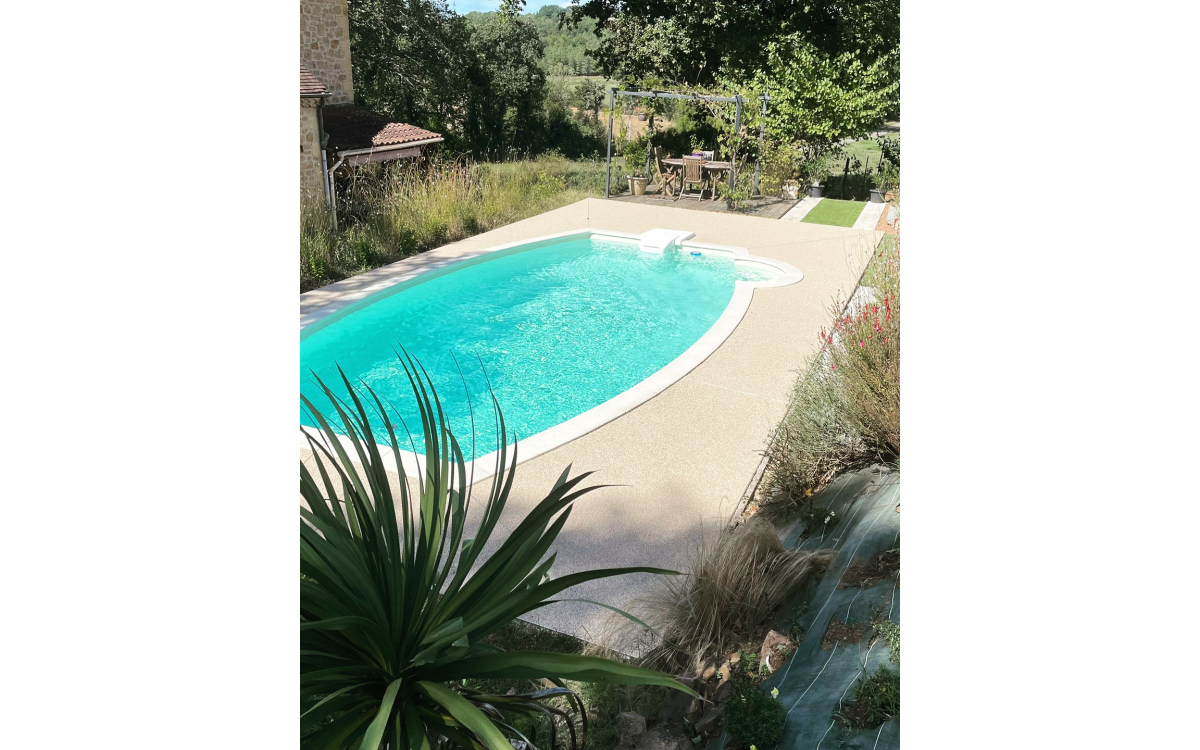 Ralisation Plage de piscine en Hydrostar - Dordogne cre le 27/07/2023