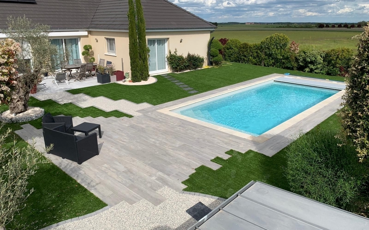 Cration Plage de piscine en Dm green, grs crame, Hydrostar et Pav la couture ralise le 29/09/2023