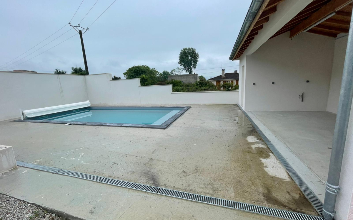 Conception Plage de piscine en Hydrostar  Lempaut ralise le 16/11/2023