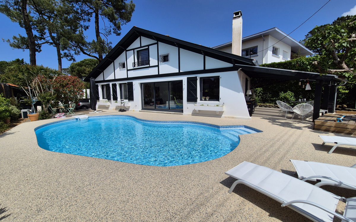 Cration Plage de piscine en Hydrostar  Anglet  ralise le 09/10/2024