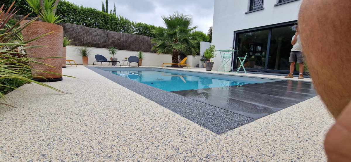 Cration Plage de piscine en Hydrostar  Saint pierre d'irube  ralise le 23/10/2024