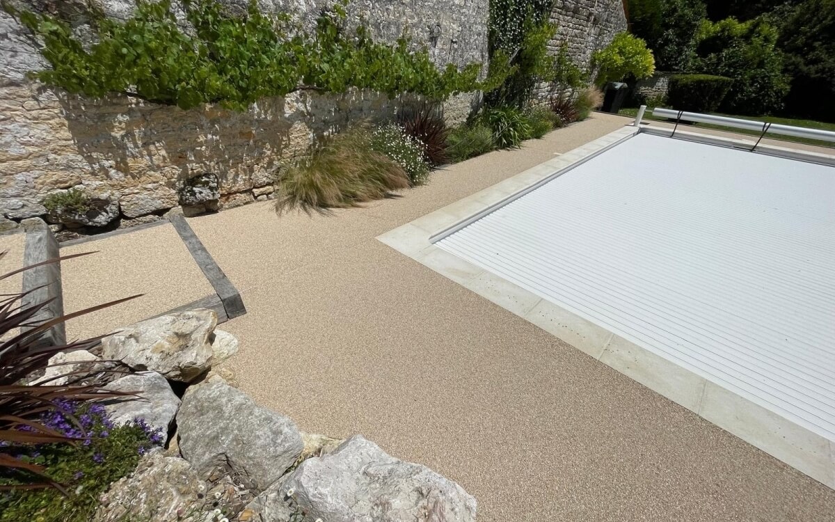 Ralisation Plage de piscine en Hydrostar  thair  cre le 11/09/2024