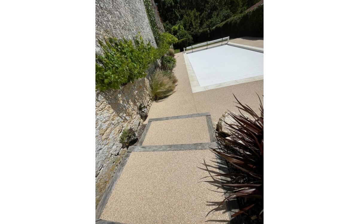 Ralisation Plage de piscine en Hydrostar  thair  cre le 11/09/2024