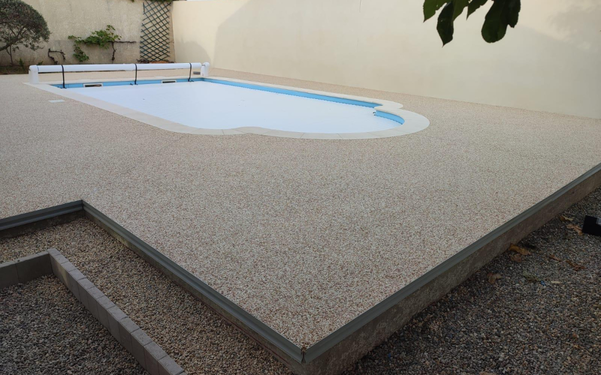 Cration Plage de piscine en Hydrostar - Hrault ralise le 18/12/2024