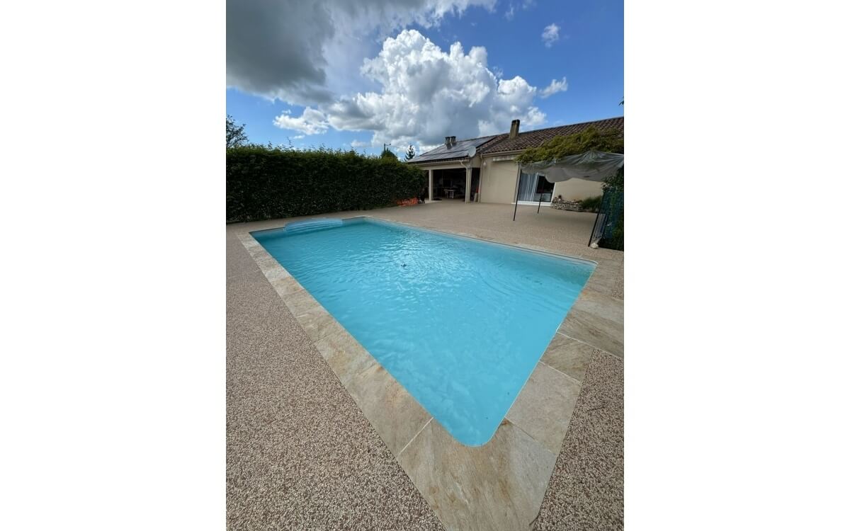 Cration Plage de piscine  Hydrostar  baneuil ralise le 30/04/2025