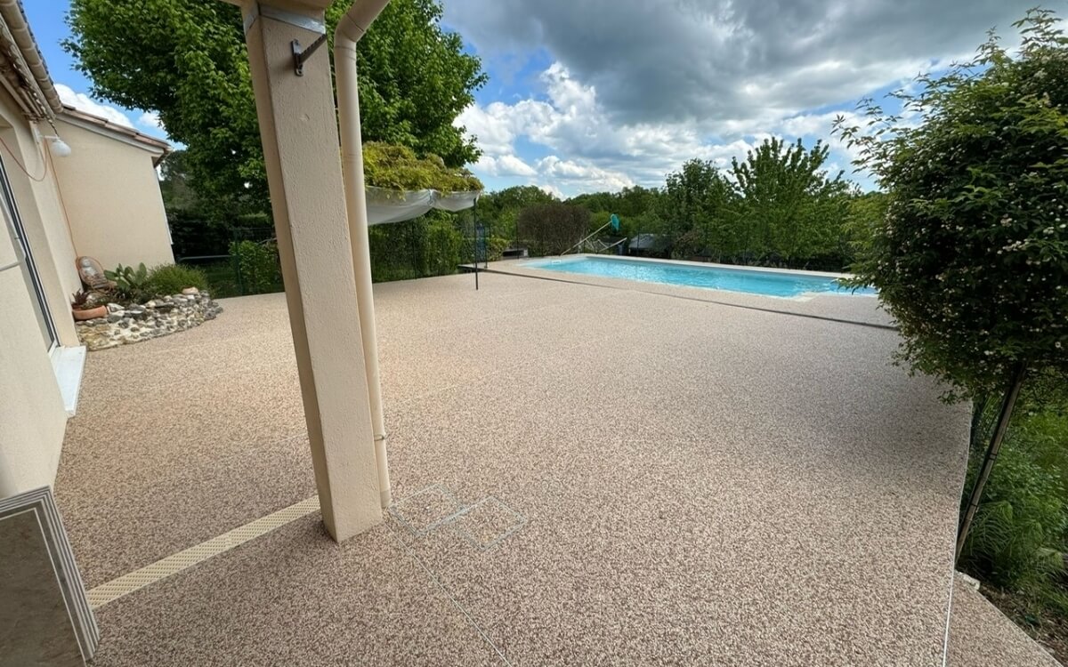 Cration Plage de piscine  Hydrostar  baneuil ralise le 30/04/2025