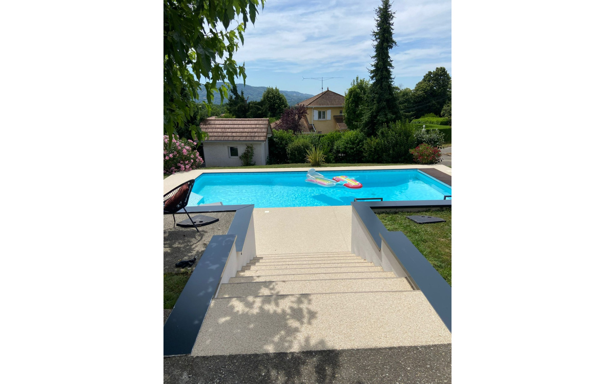 Cration Plage de piscine en Hydrostar - Isre ralise le 24/06/2025