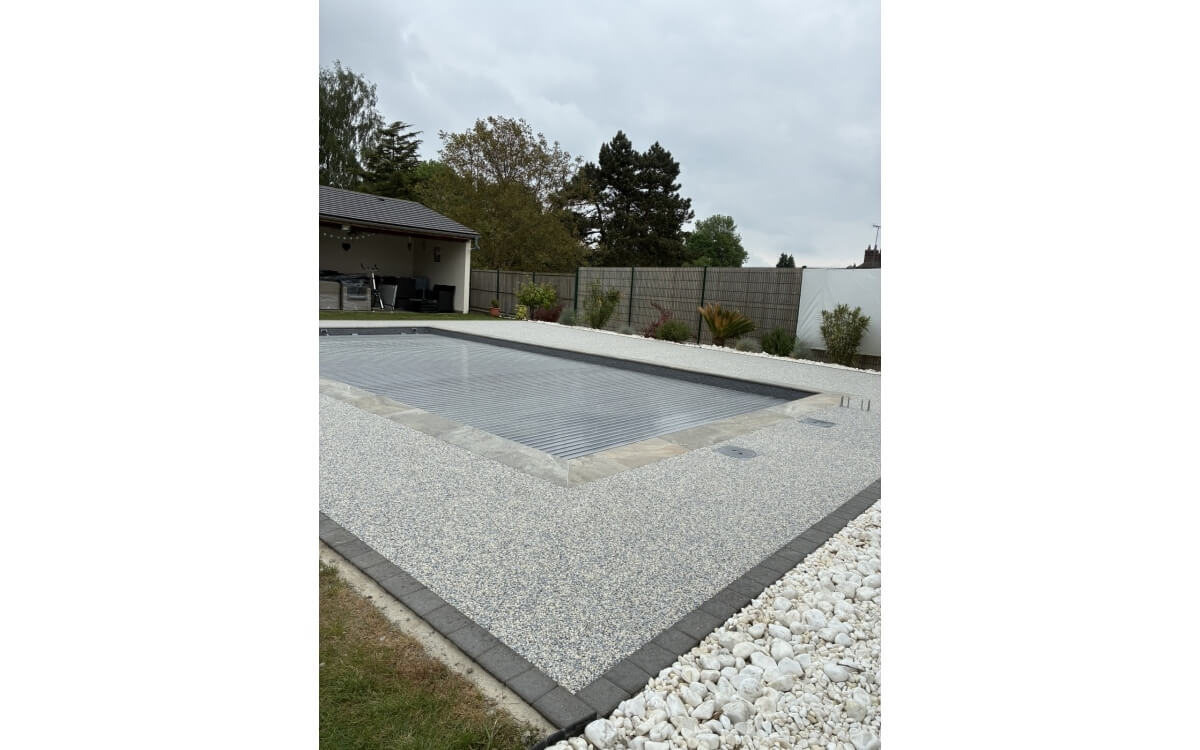 Cration Plage de piscine en Hydrostar  SAINT SULPICE ralise le 13/05/2025