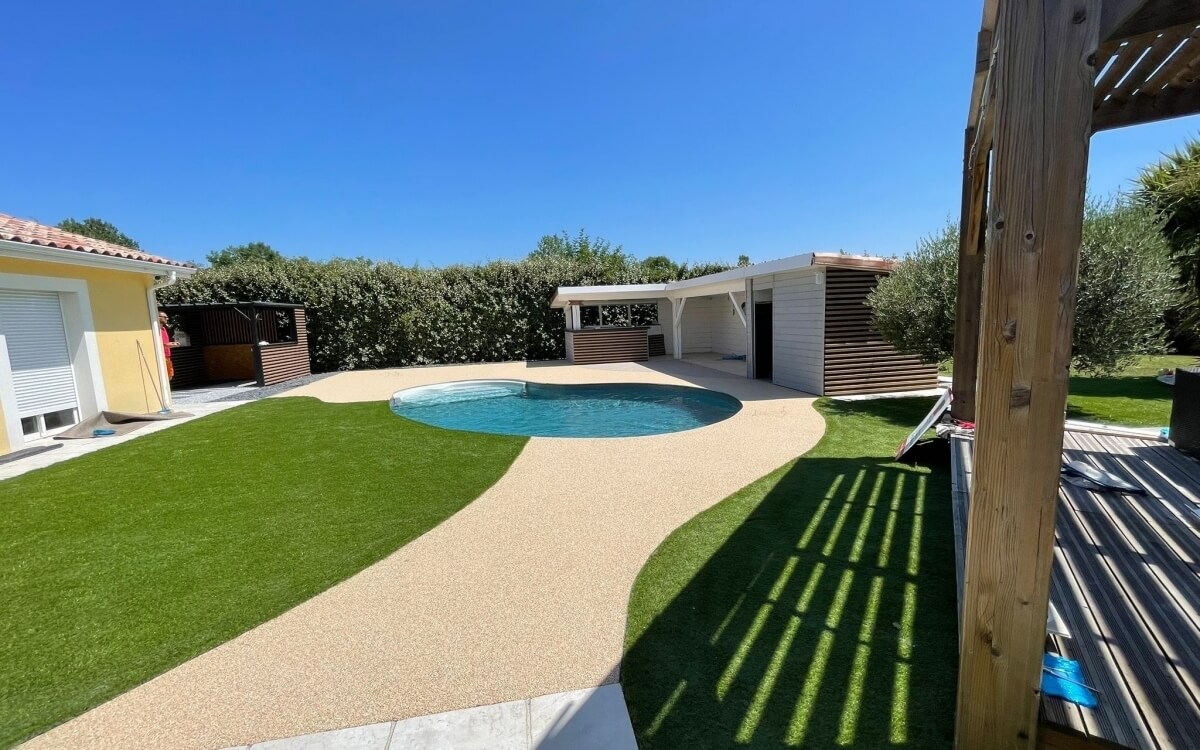 Conception Plage de piscine en Dm green et Hydrostar - Gers cre le 25/09/2025