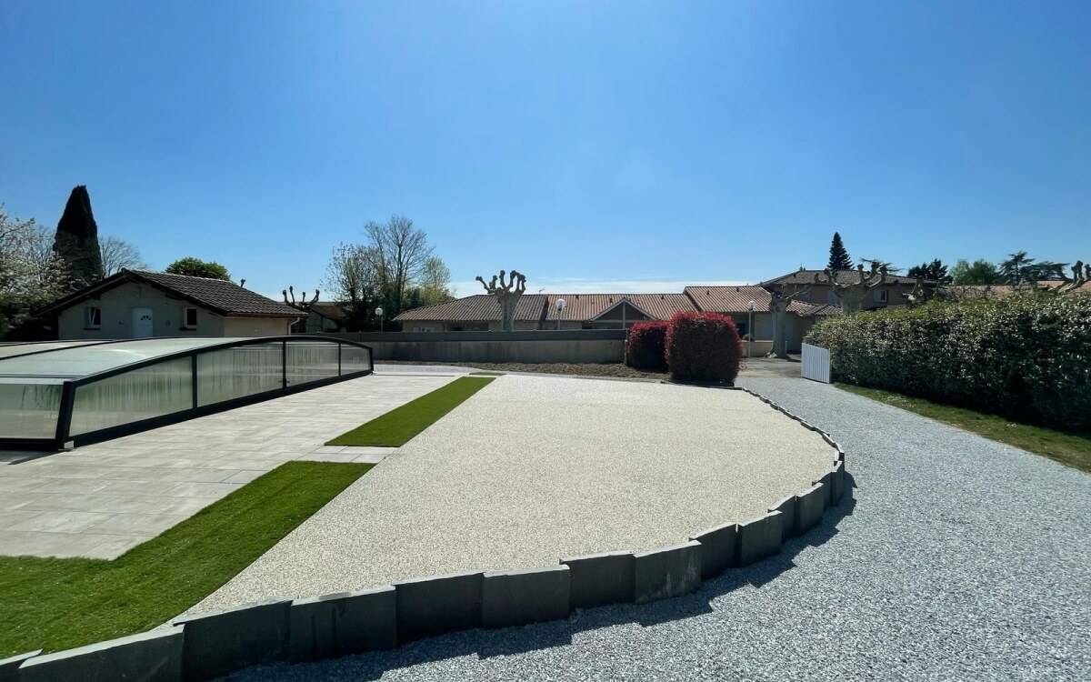 Cration Plage de piscine en Gravistar et Hydrostar  MIRANDE