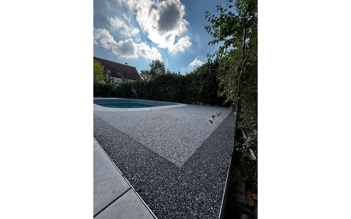 Ralisation Plage de piscine en Hydrostar  67190 cre le 26/09/2025